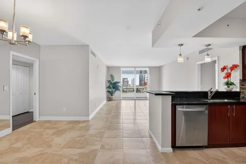 $665,000 | 403 South Sapodilla Avenue, Unit 511, West Palm Beach, FL 33401