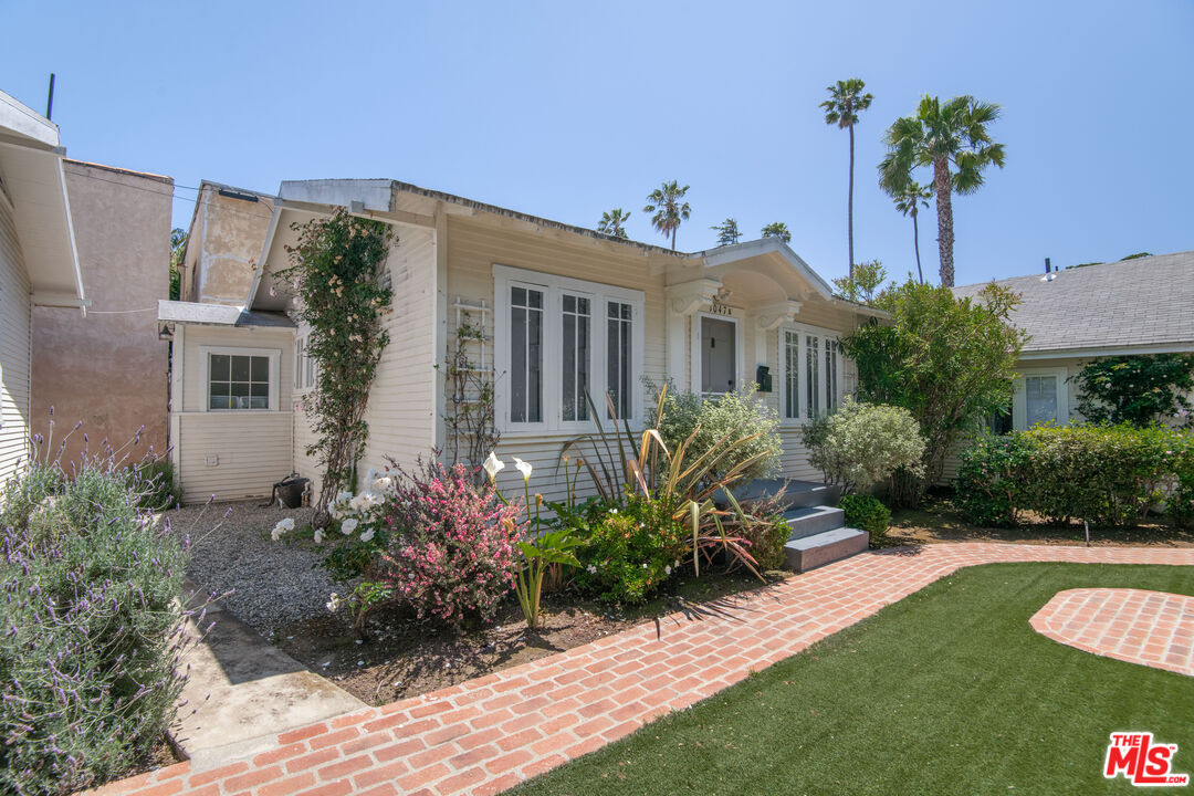 1047 9th Street Santa Monica, CA 90403 - Photo 12 of 20 a front view of a house with a yard