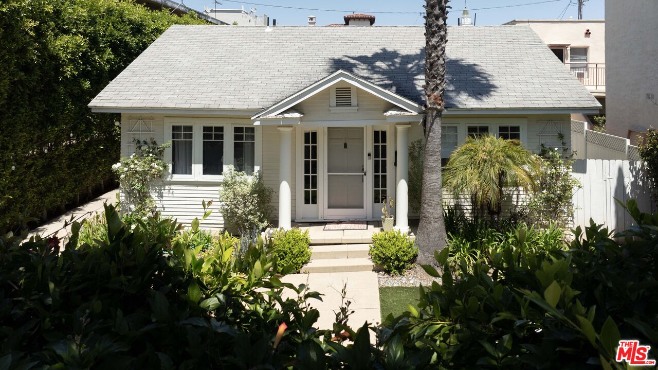 1047 9th Street Santa Monica, CA 90403 - Photo 20 of 20 a front view of a house with a yard