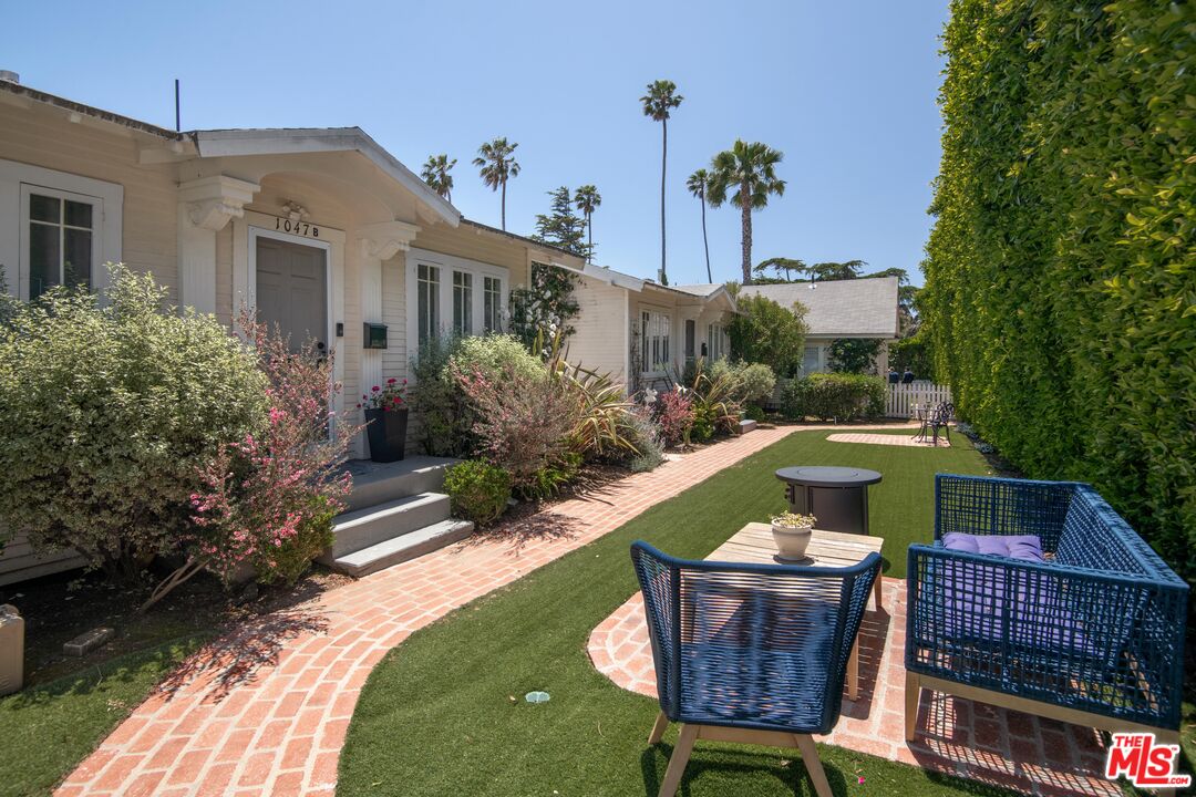 1047 9th Street Santa Monica, CA 90403 - Photo 10 of 20 a view of a chairs and table in the patio