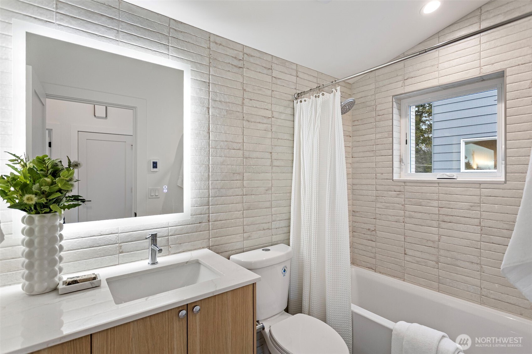 2510 Northwest 80th Street Seattle, WA 98117 - Photo 15 of 26
