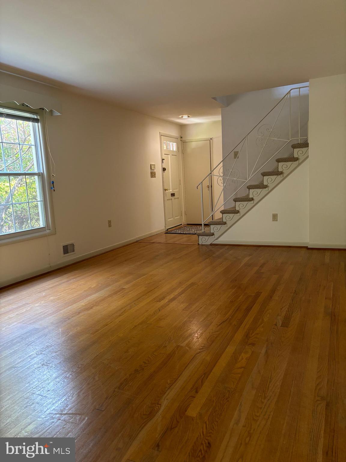6519 Winnepeg Road Bethesda, MD 20817 - Photo 9 of 38 Living Room