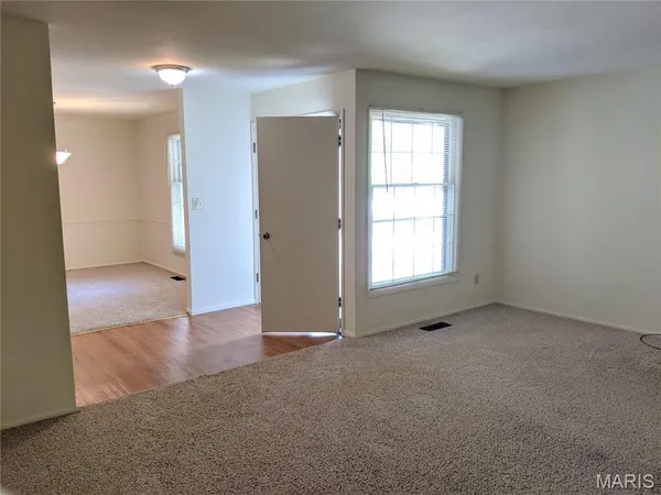 $2,500 | 822 Dutch Mill Drive, Ballwin, MO 63011