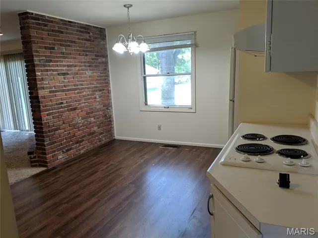 $2,600 | 822 Dutch Mill Drive, Ballwin, MO 63011