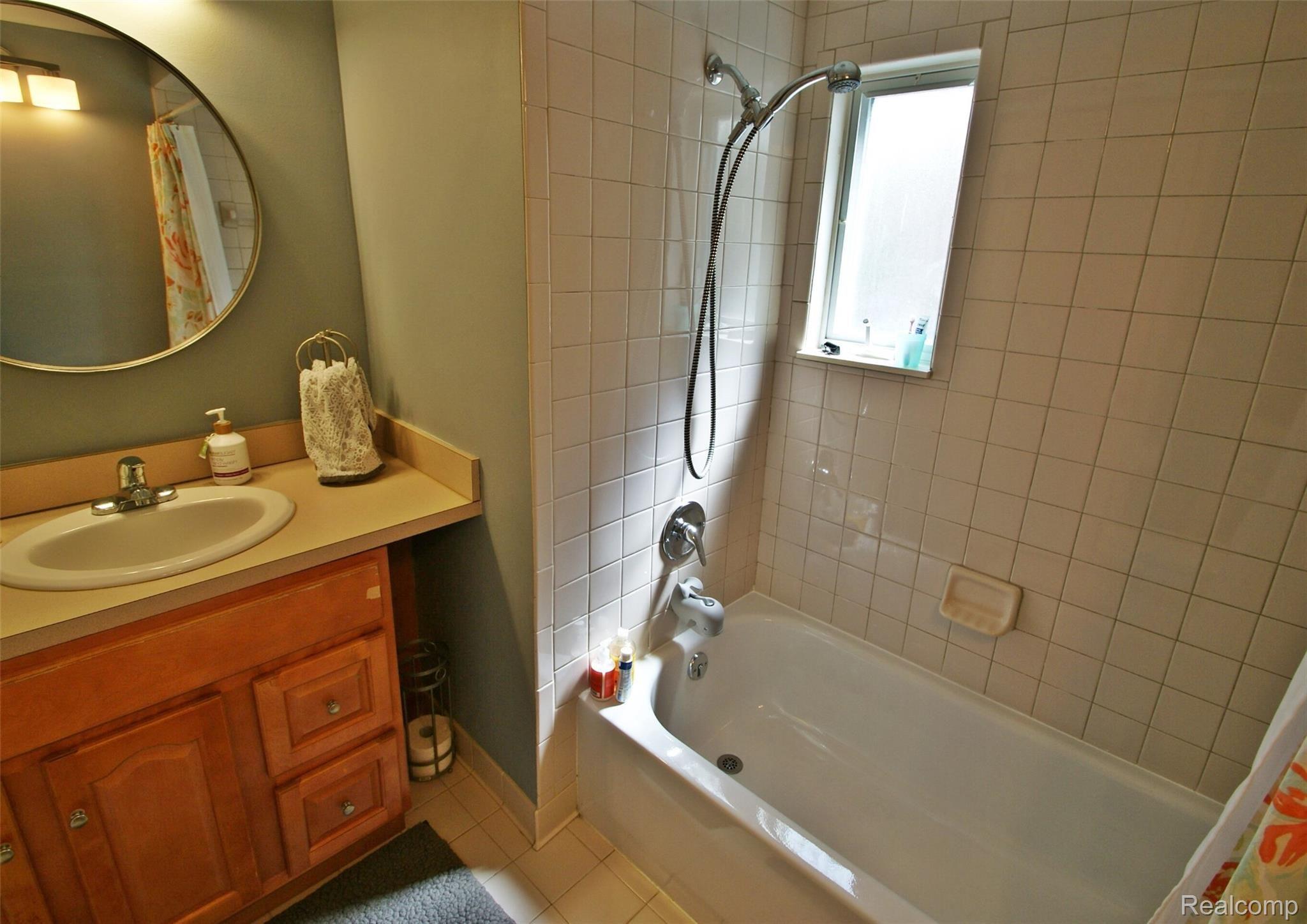 2735 Oxford Road Berkley, MI 48072 - Photo 8 of 16 Oxford 2735 (12).JPG