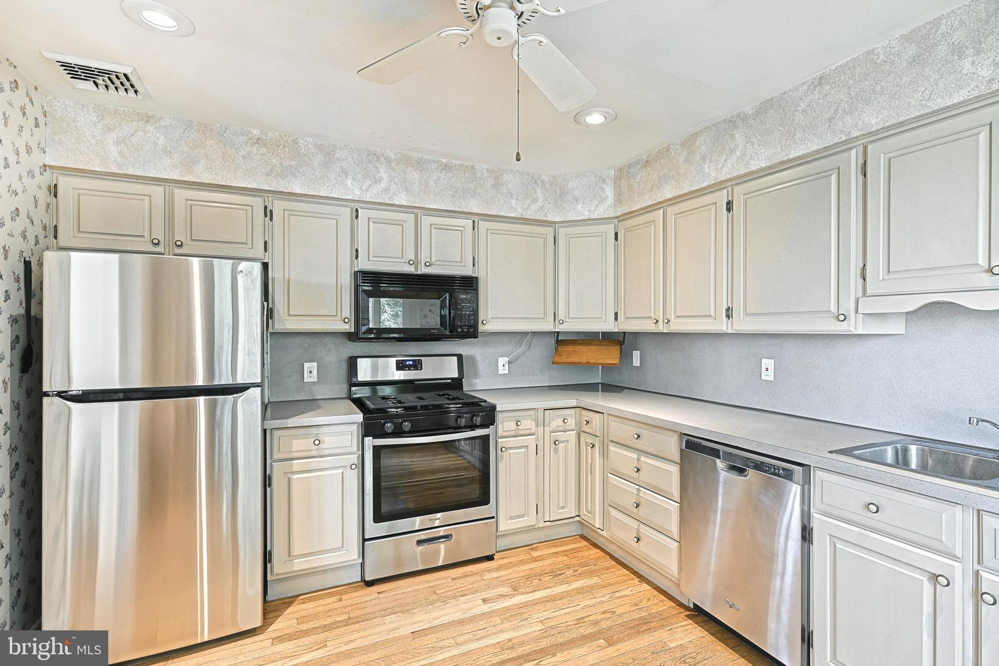 3415 Kingston Road York, PA 17402 - Photo 15 of 35 Gallery Image 15