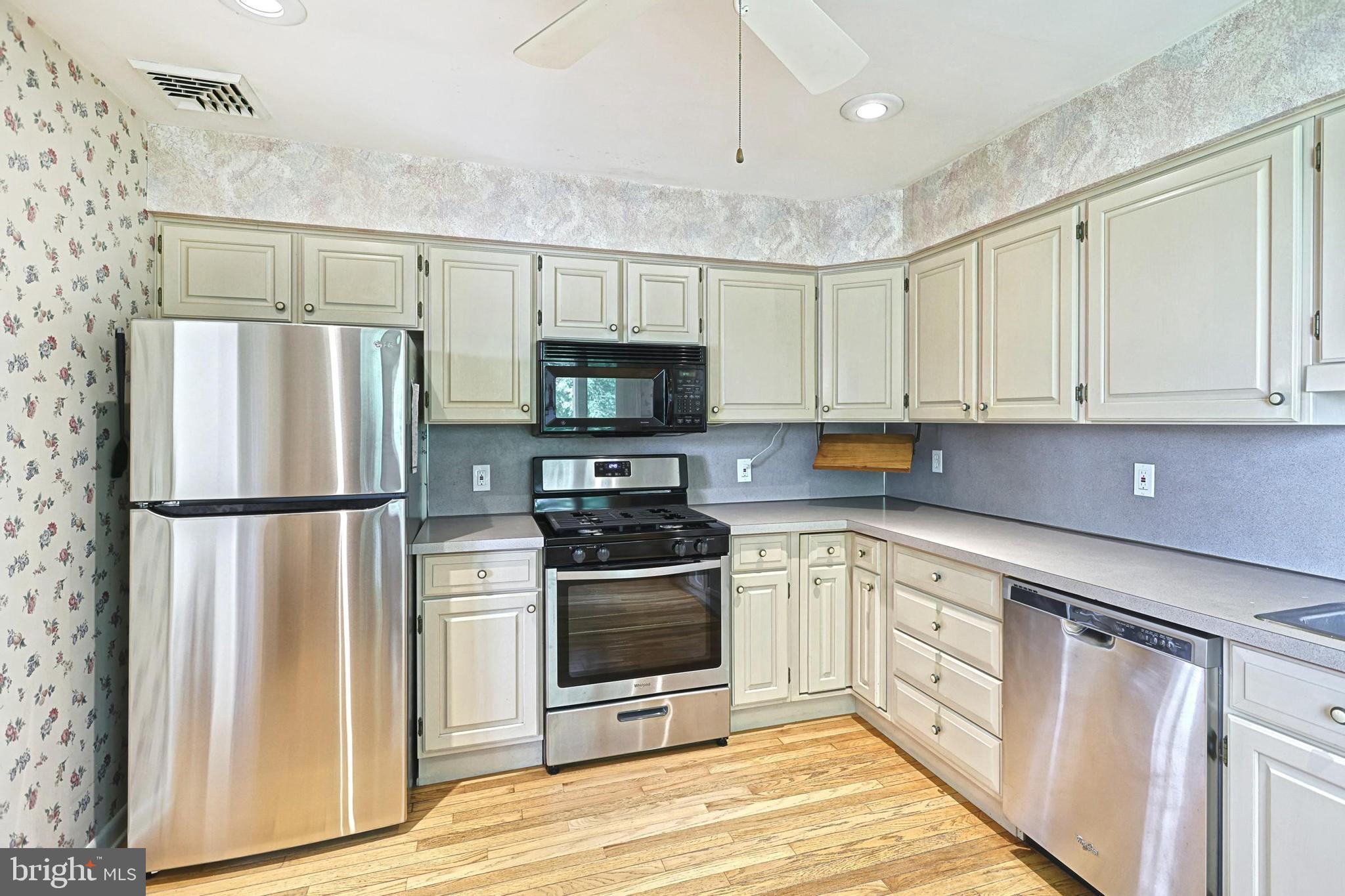 3415 Kingston Road York, PA 17402 - Photo 17 of 35 Gallery Image 17