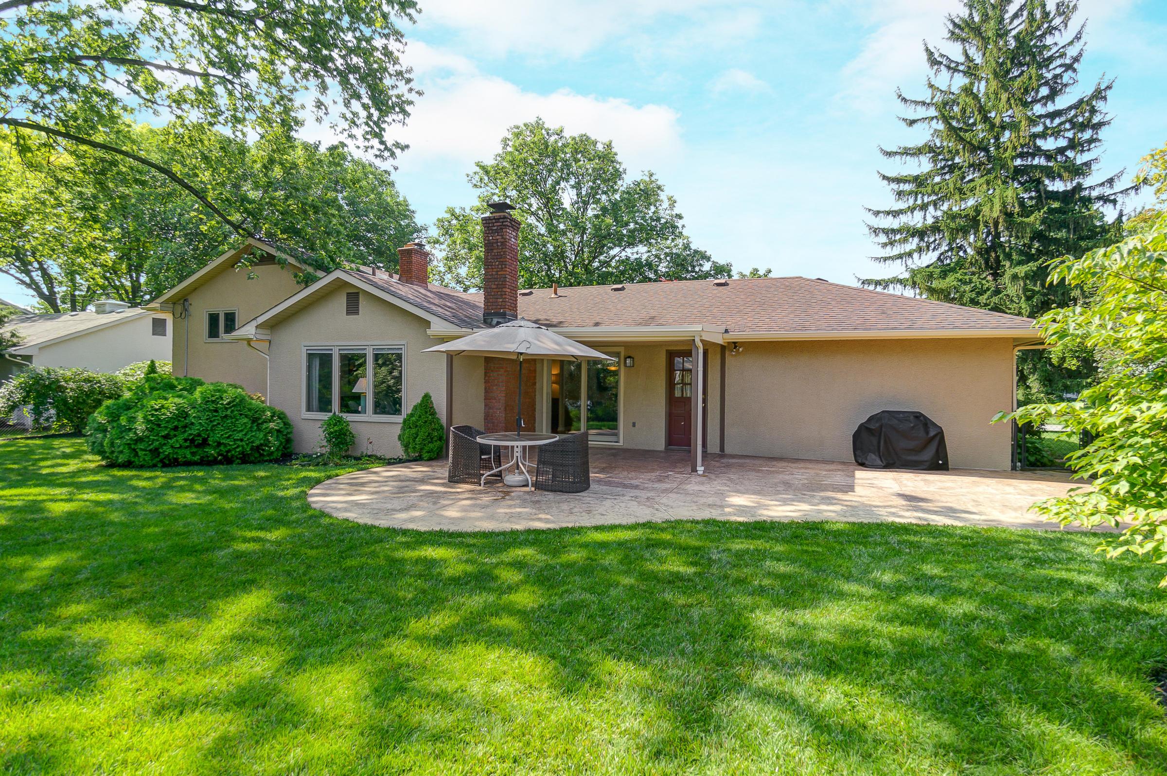 1376 Kingsgate Road Upper Arlington, OH 43221 - Photo 3 of 26