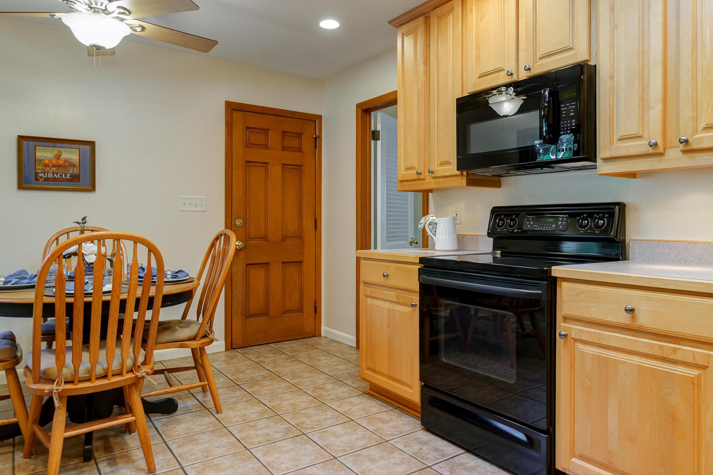 1376 Kingsgate Road Upper Arlington, OH 43221 - Photo 7 of 26