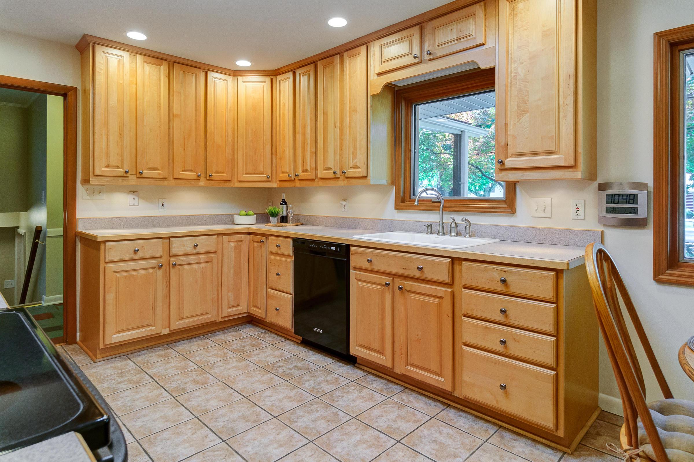 1376 Kingsgate Road Upper Arlington, OH 43221 - Photo 8 of 26