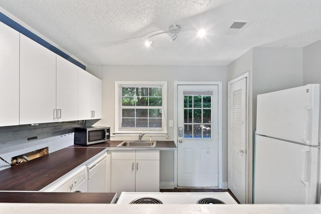 326 Mathews Avenue Northeast, Unit B Atlanta, GA 30307 - Photo 7 of 28