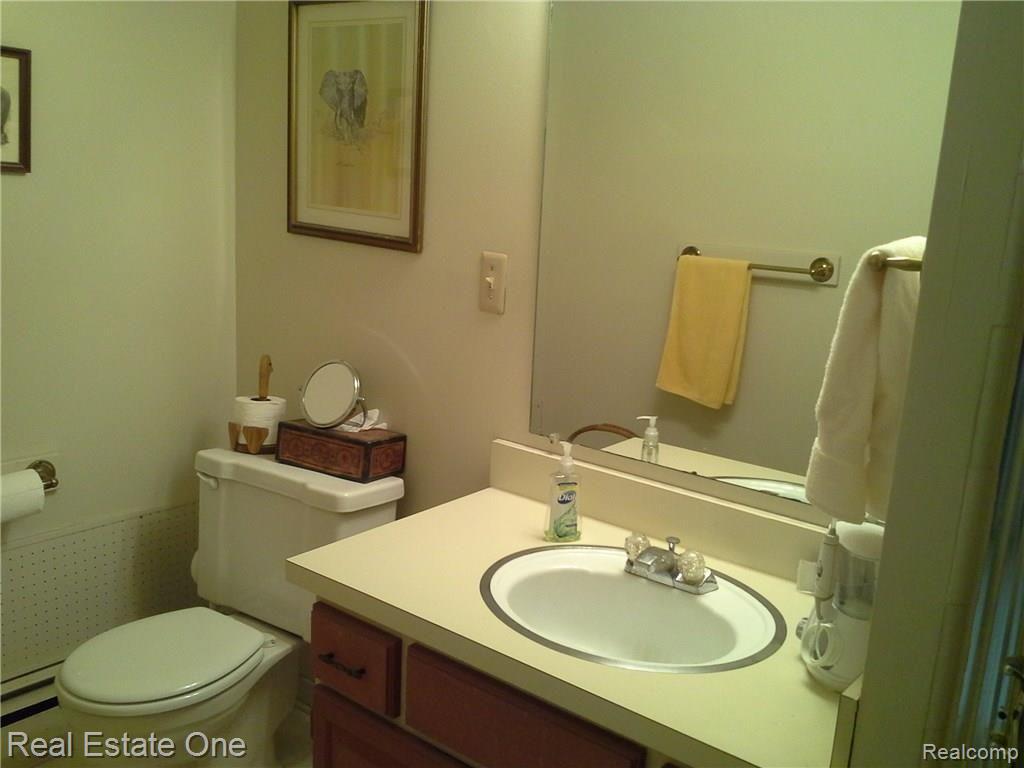 36900 West Eleven Mile Road Farmington, MI 48331 - Photo 66 of 70