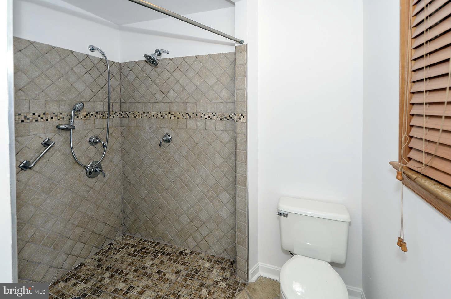 4714 Topping Road Rockville, MD 20852 - Photo 15 of 30 Bath (Master)
