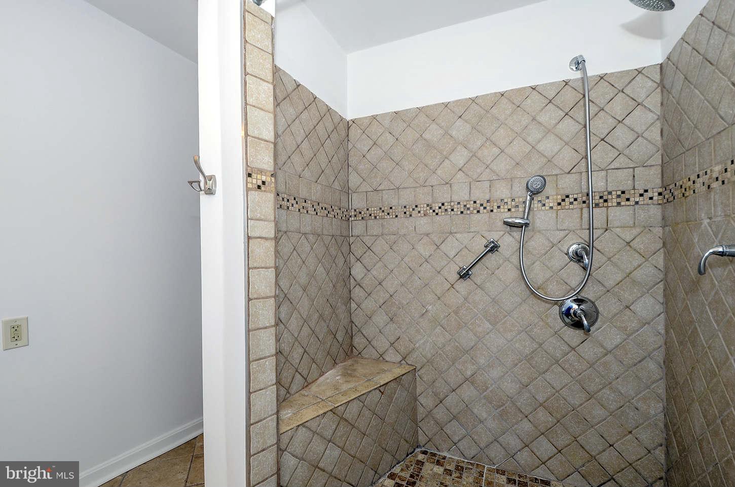 4714 Topping Road Rockville, MD 20852 - Photo 16 of 30 Bath (Master)