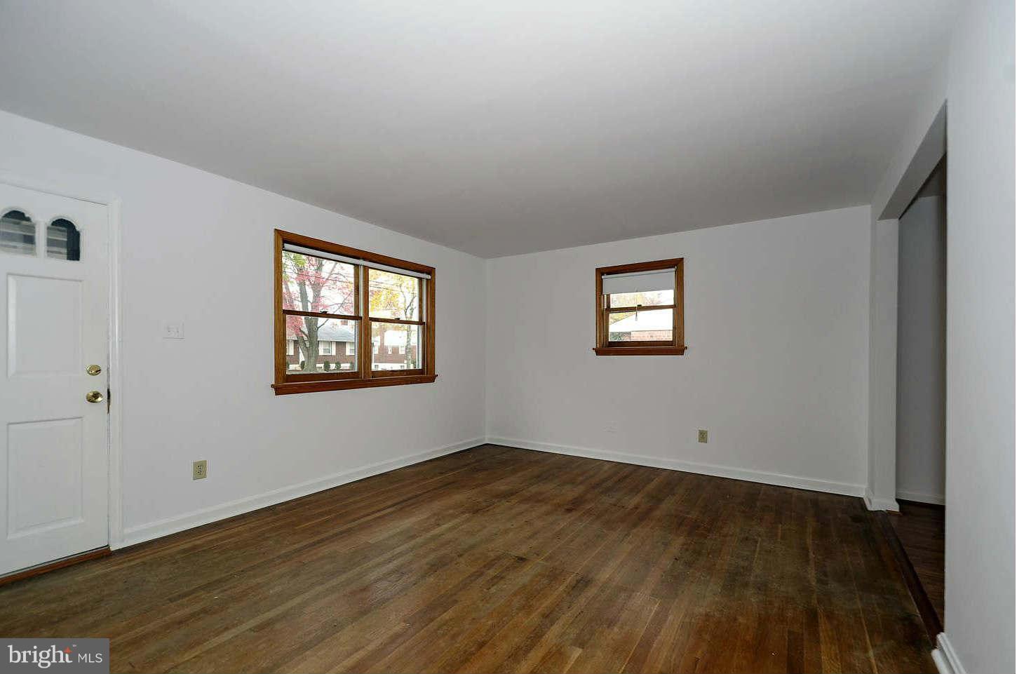 4714 Topping Road Rockville, MD 20852 - Photo 3 of 30 Living Room