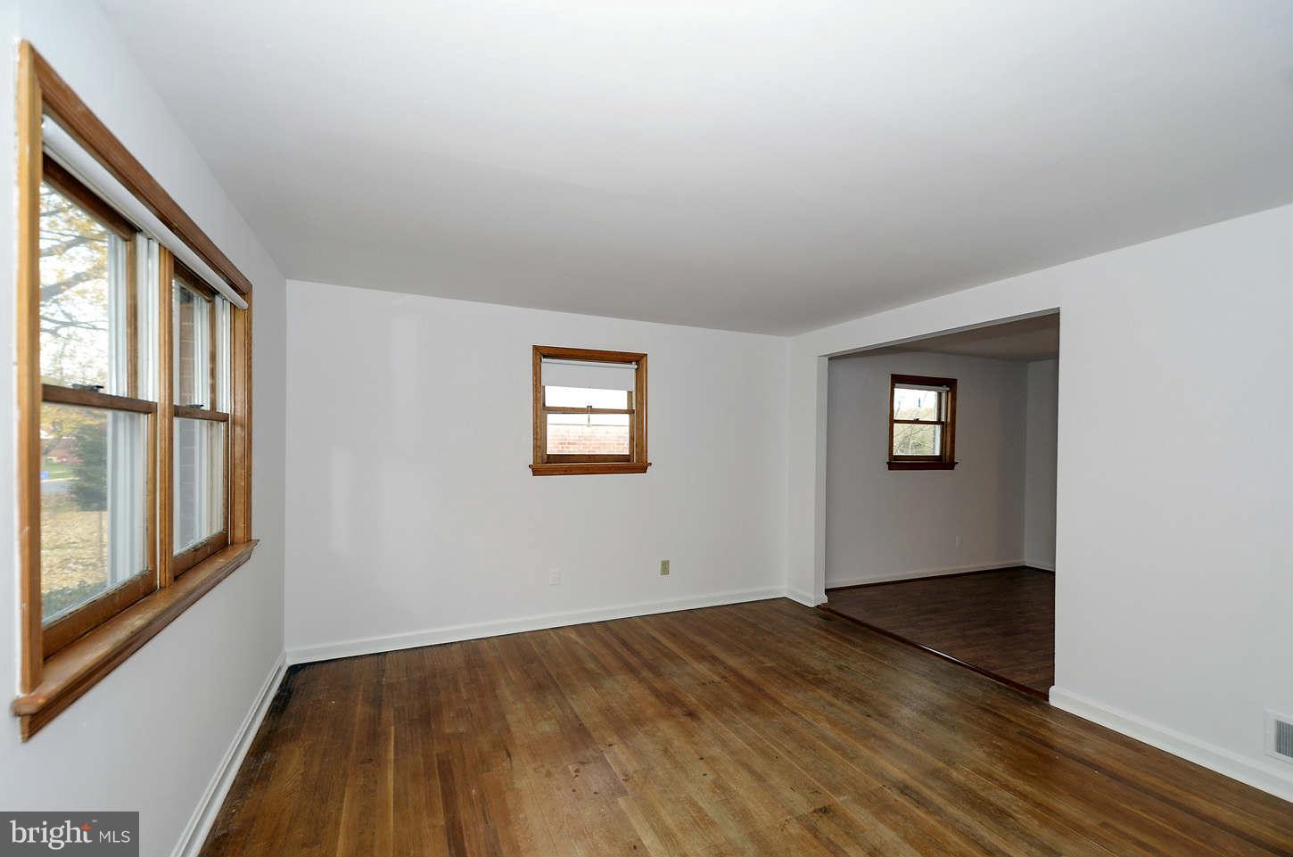 4714 Topping Road Rockville, MD 20852 - Photo 4 of 30 Living Room