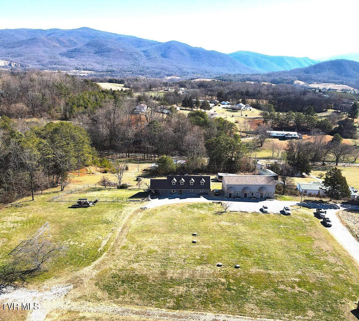 2482 Elk Way Newport, TN 37821 - Photo 4 of 36 7