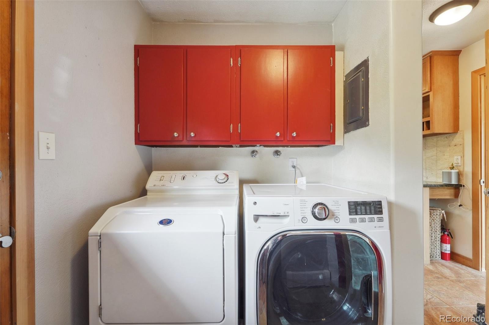 855 Kelly Road West Boulder, CO 80302 - Photo 13 of 40 a utility room with dryer and washer