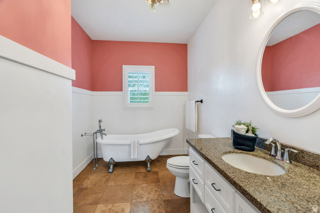 1355 West 1000 South Mapleton, UT 84664 - Photo 29 of 74 Full bath featuring a soaking tub and vanity