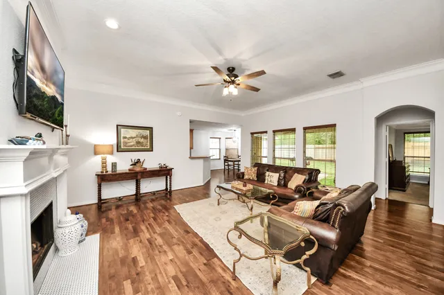 $337,900 | 5718 Sky Dale Lane, Richmond, TX 77469