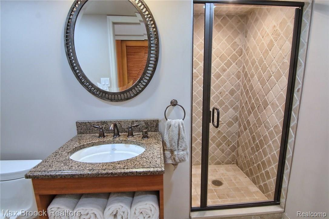 638 Overbrook Road Bloomfield Hills, MI 48302 - Photo 14 of 41 Bathroom.jpg