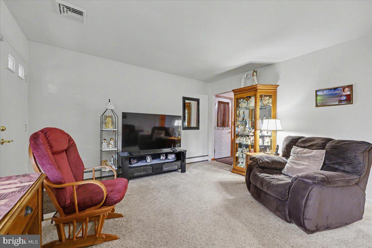 451 Saylors Mill Road Spring City, PA 19475 - Photo 13 of 36 Living Room