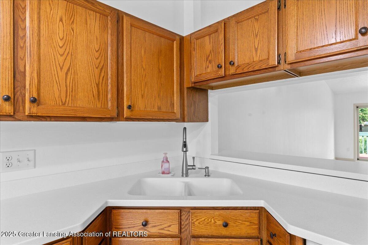 6526 Spring Tree Lane, Unit 30 Lansing, MI 48917 - Photo 9 of 36 11-Media Jett - 15