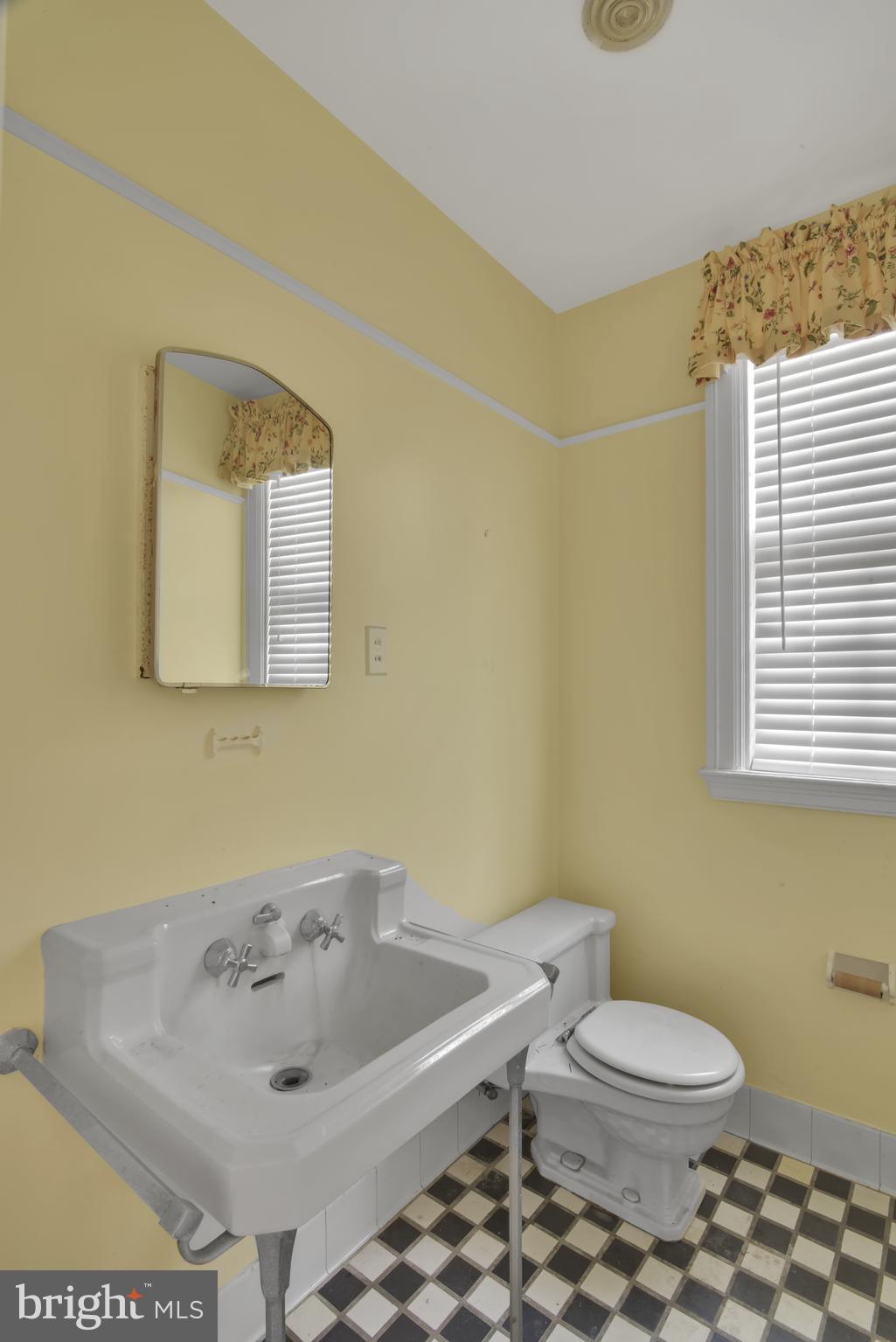 10800 Harley Road Lorton, VA 22079 - Photo 27 of 108 First Floor Powder Room