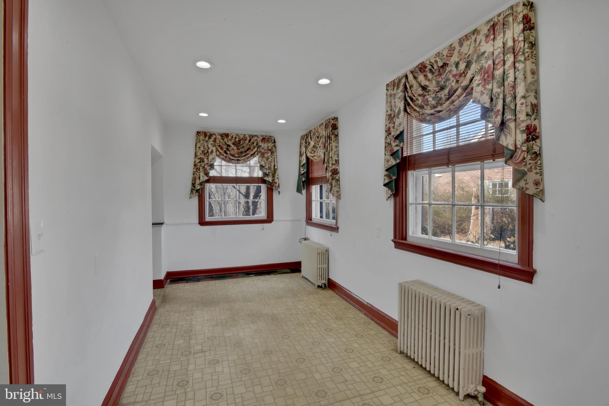10800 Harley Road Lorton, VA 22079 - Photo 8 of 108 View from Foyer into Breakfast Room
