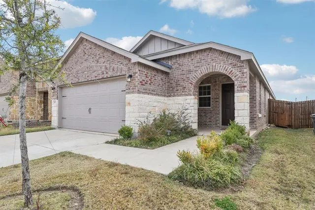 $1,900 | 475 Grenada Lk Drive, Princeton, TX 75407