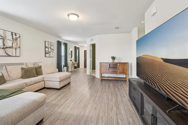 $1,900 | 475 Grenada Lk Drive, Princeton, TX 75407