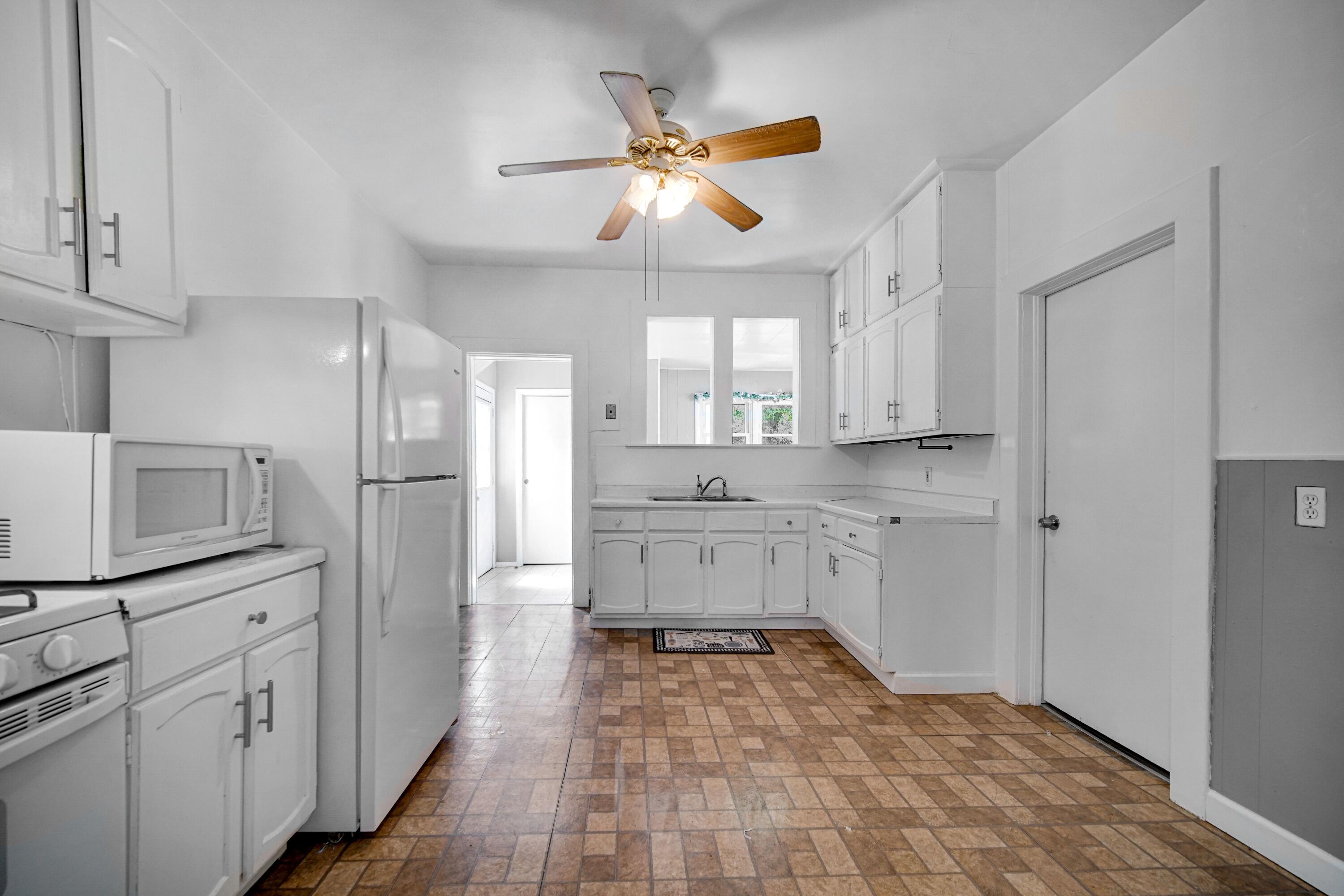 217 East North Street Crown Point, IN 46307 - Photo 5 of 13 3000x2000