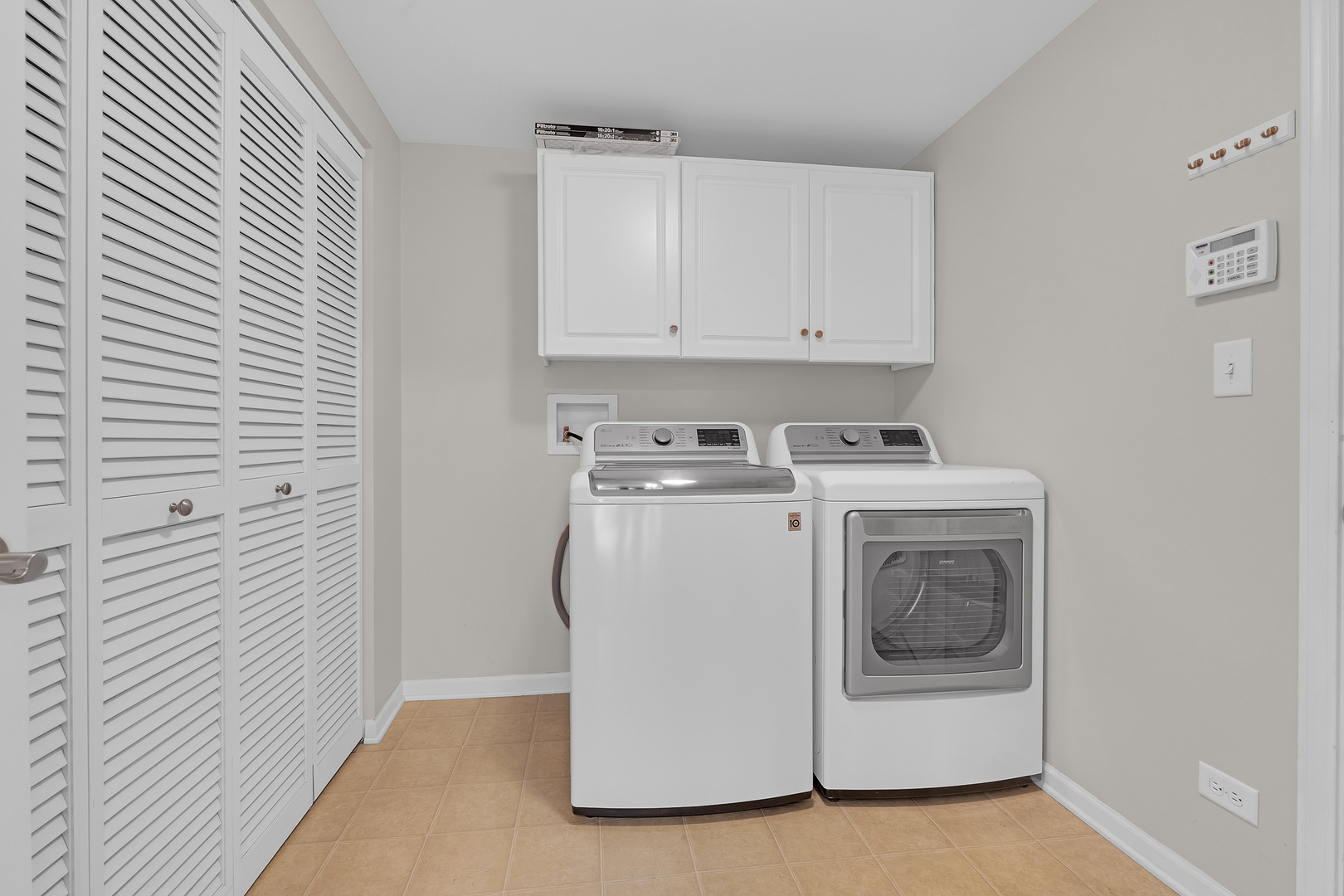 353 North Commerce Street Aurora, IL 60504 - Photo 24 of 33 Gallery Image 24