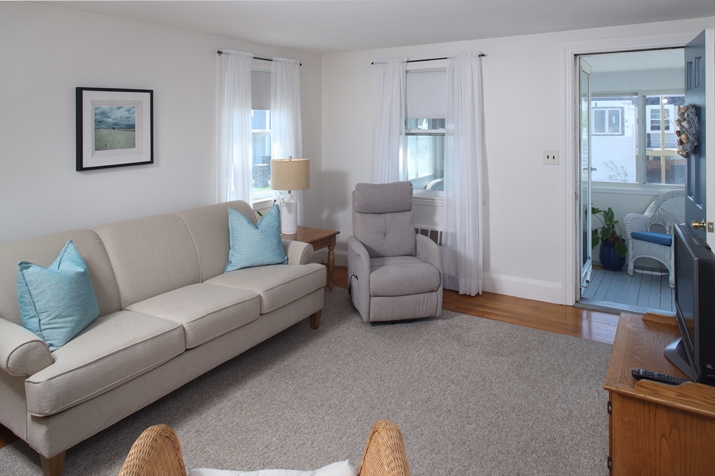 84 Newport Road Hull, MA 02045 - Photo 10 of 27