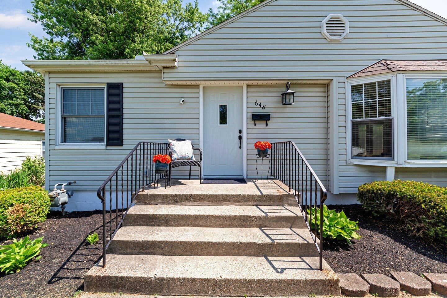 648 Mayhill Road Springfield, OH 45504 - Photo 4 of 32 004-648MayhillRoad-Springfield-OH-45504-