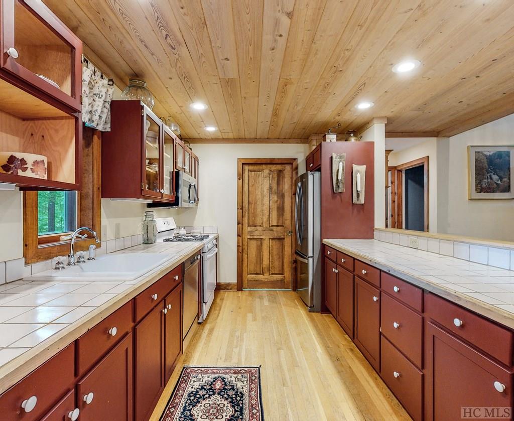 28 Windy Hill Road Highlands, NC 28741 - Photo 10 of 26 Gallery Image 10