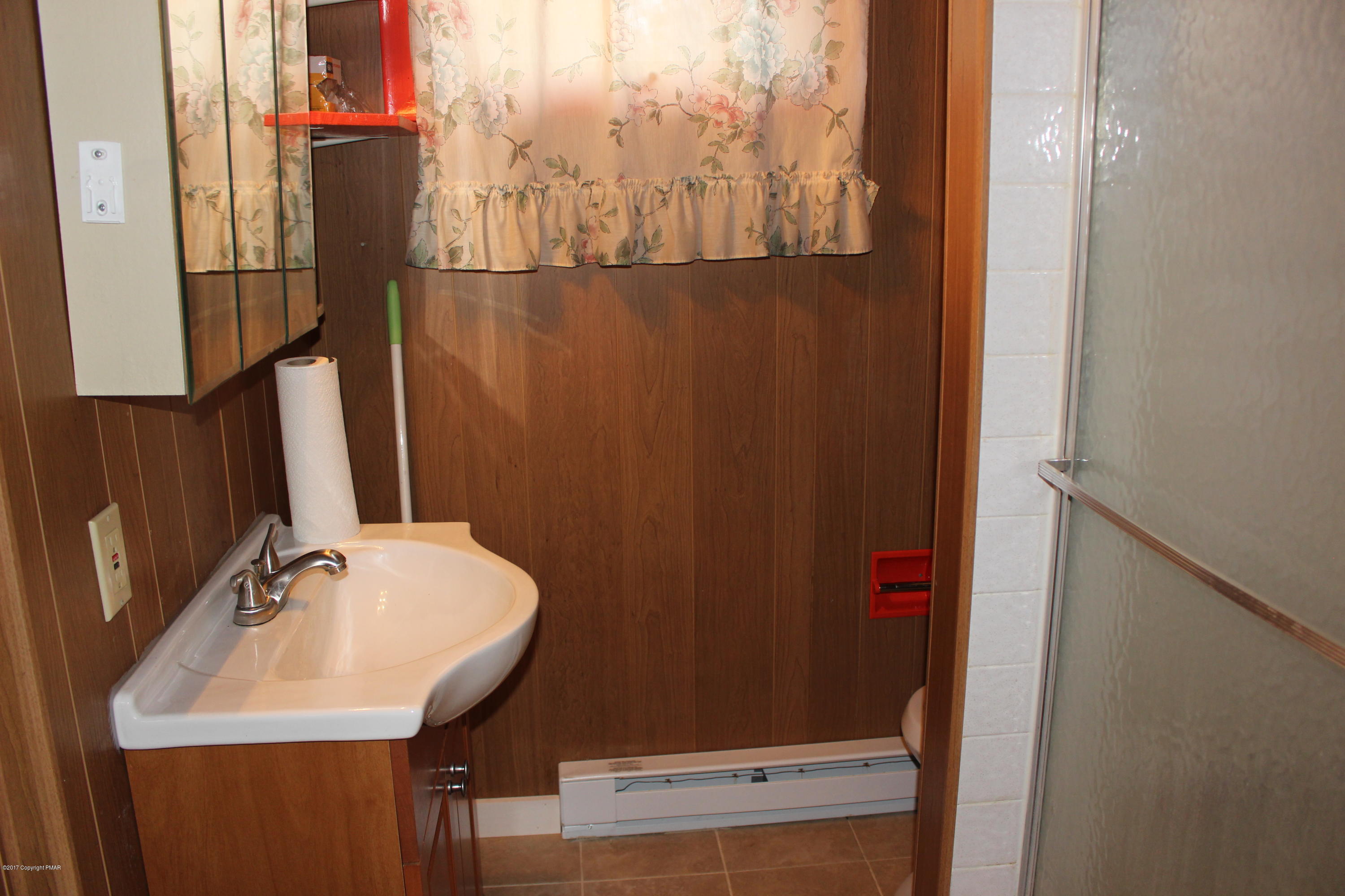 Timber Main Bathroom