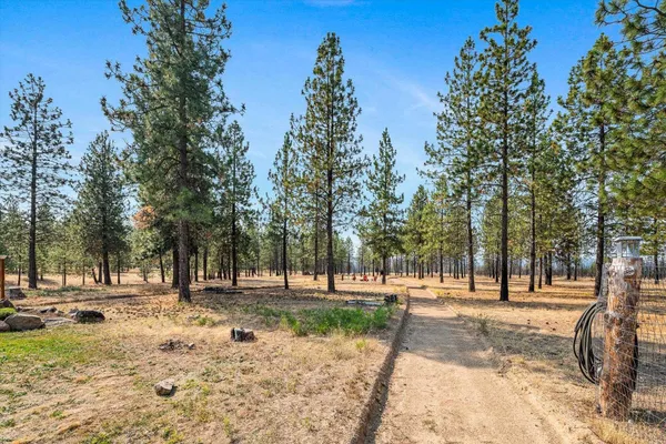 $1,100,000 | 14021 East Nelson Road, Elk, WA 99009