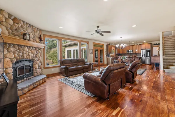 $1,100,000 | 14021 East Nelson Road, Elk, WA 99009