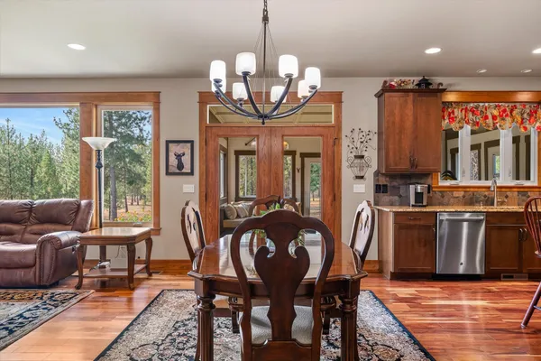 $1,100,000 | 14021 East Nelson Road, Elk, WA 99009