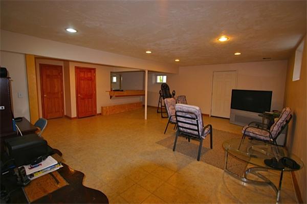 11 Hillside Road Gloucester, MA 01930 - Photo 12 of 17