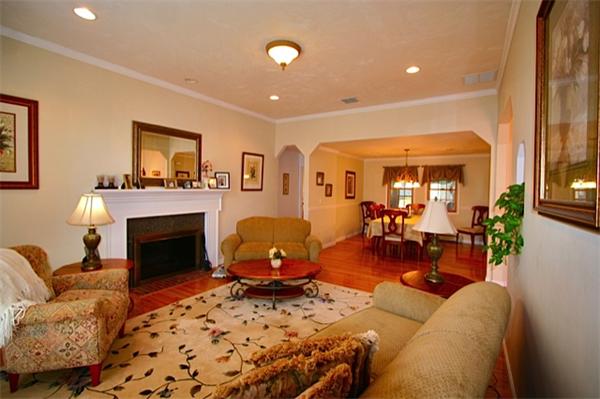 11 Hillside Road Gloucester, MA 01930 - Photo 4 of 17