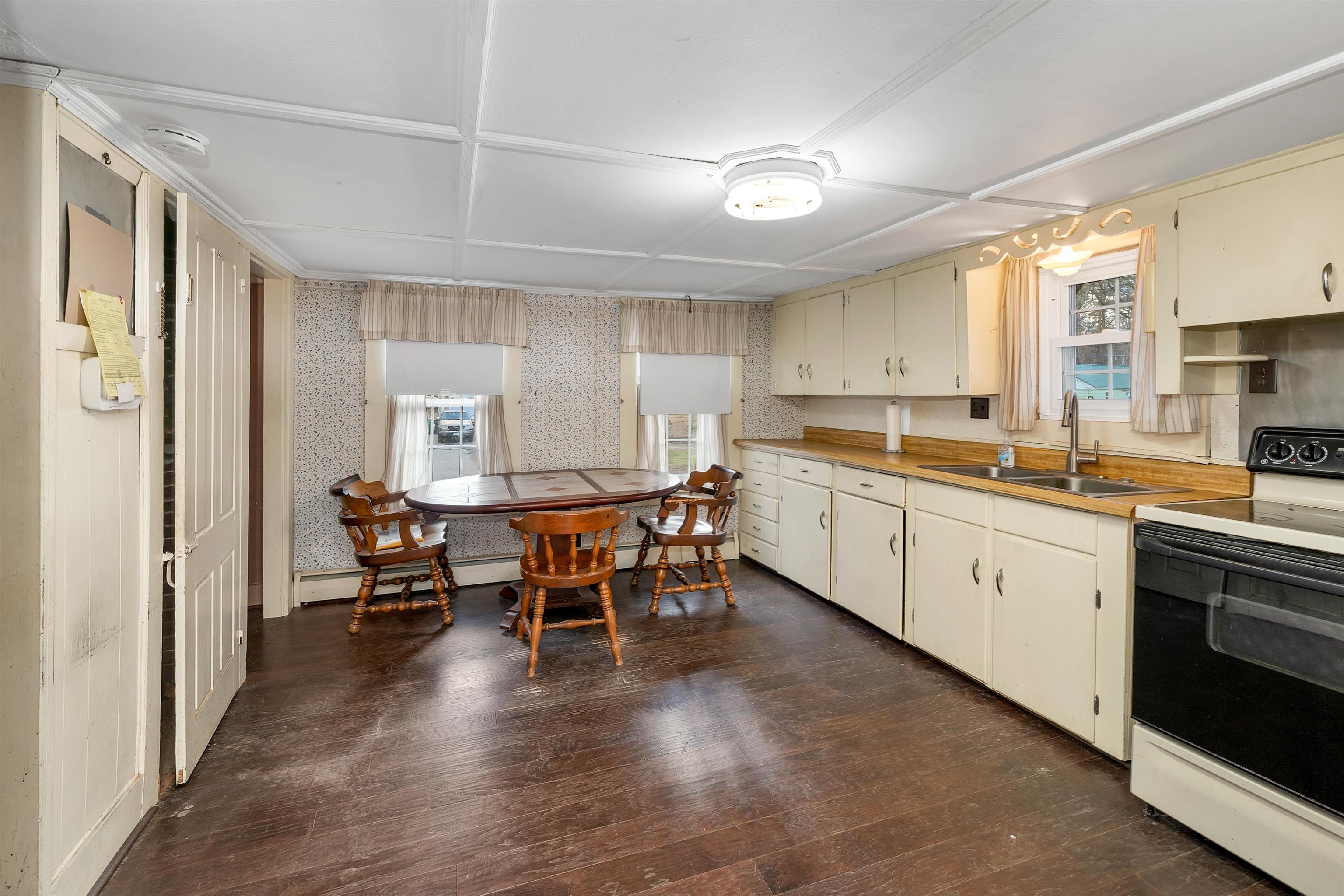 51 Strafford Road Rochester, NH 03867 - Photo 3 of 57