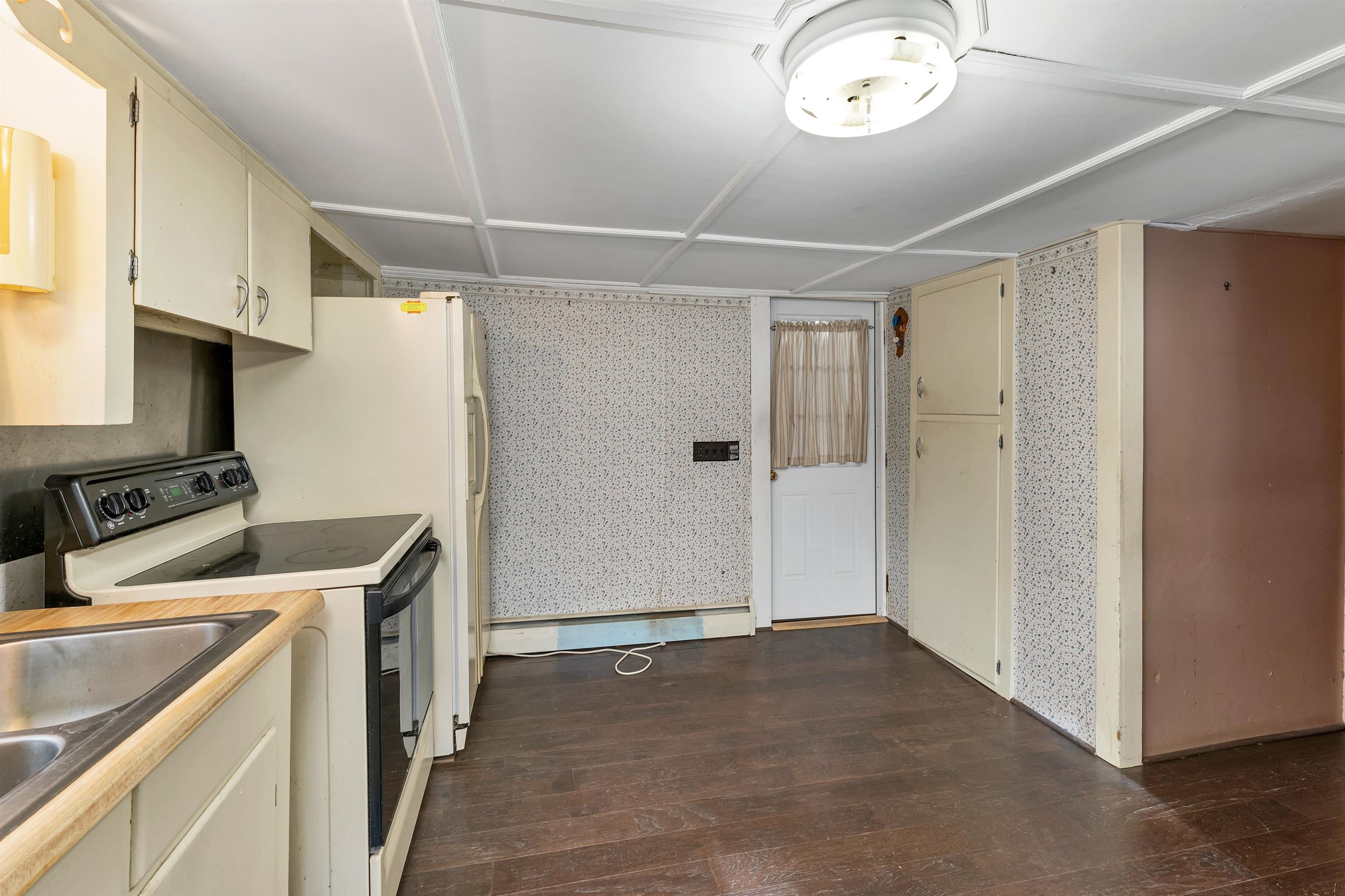 51 Strafford Road Rochester, NH 03867 - Photo 5 of 57