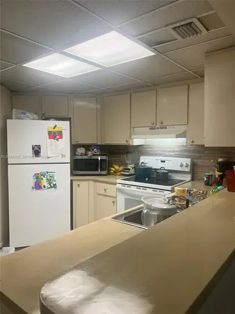 $2,400 | 9429 Fontainebleau Boulevard, Unit 10533, Miami, FL 33172