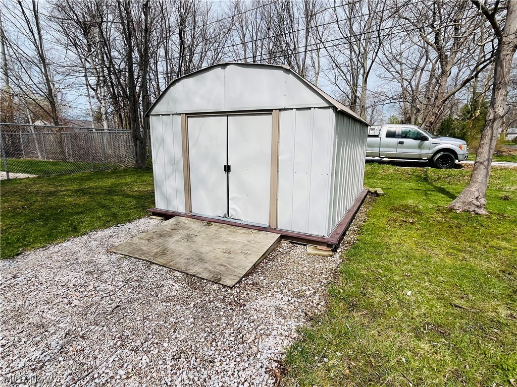 7063 Lake Road Madison, OH 44057 - Photo 11 of 42