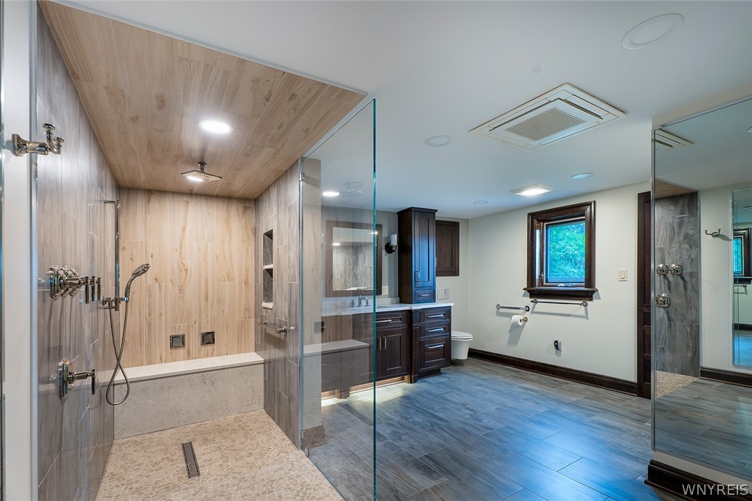 2039 East River Road Grand Island, NY 14072 - Photo 14 of 49 1st Floor Bath