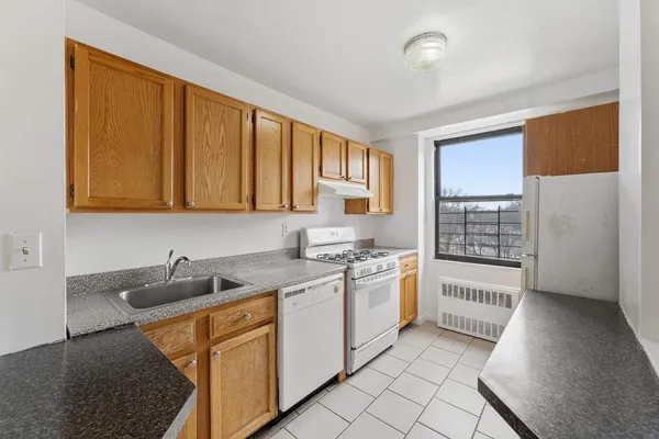 $359,000 | 4901 Henry Hudson Parkway West, Unit 7D | Riverdale