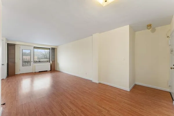 $359,000 | 4901 Henry Hudson Parkway West, Unit 7D | Riverdale