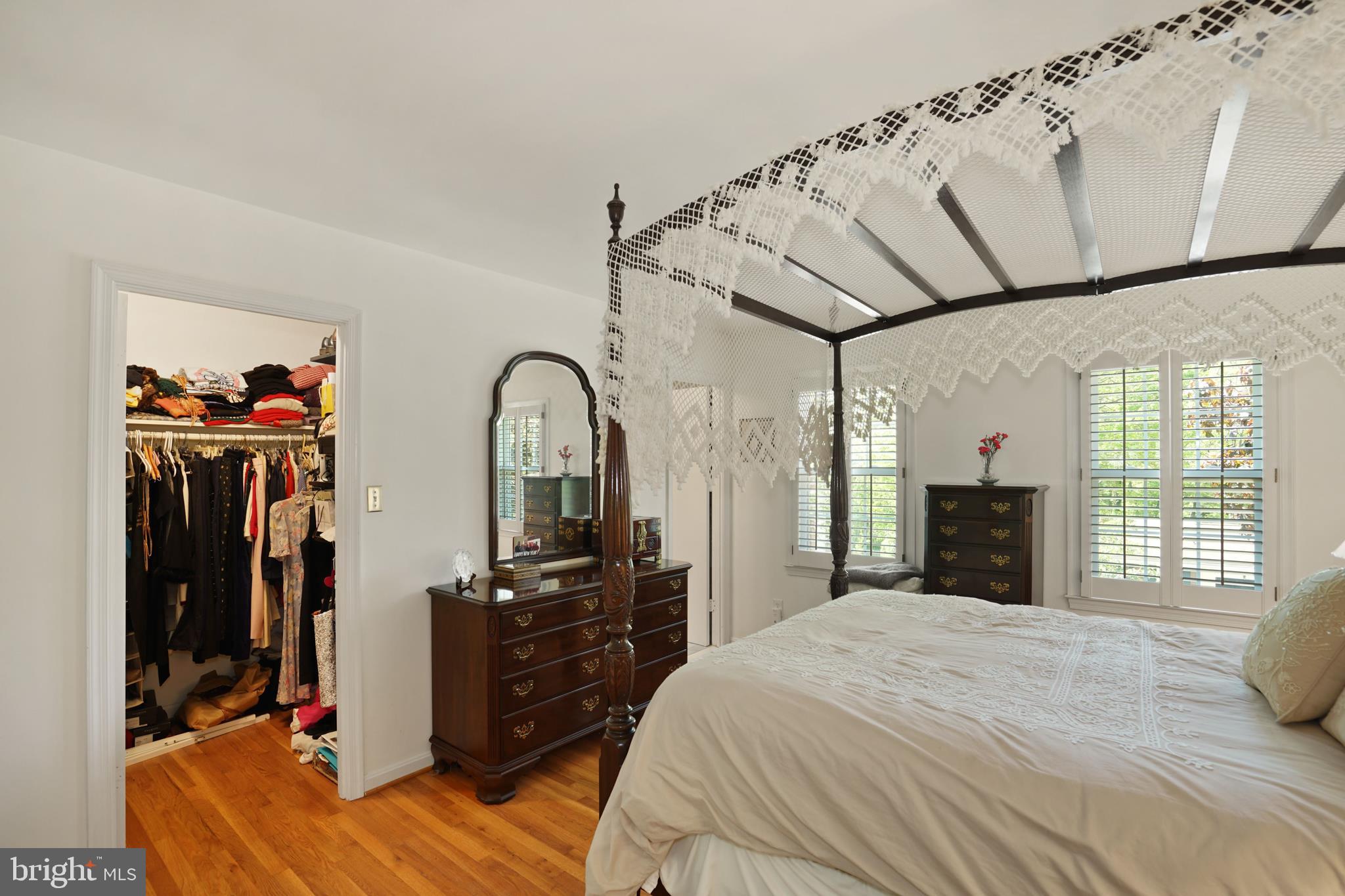 9314 Winbourne Road Burke, VA 22015 - Photo 19 of 41 Master suite with walk-in closet